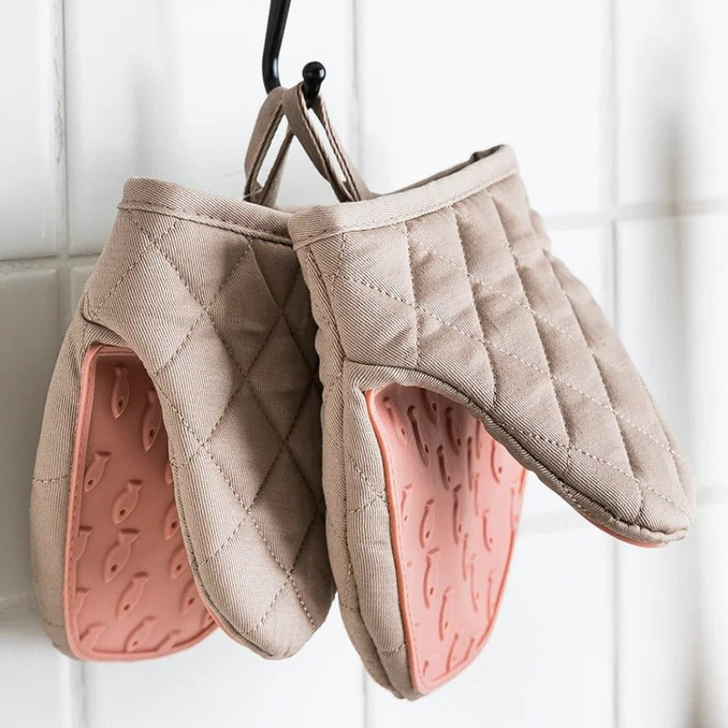 Fish-Shaped Silicone Oven Mitt Heat Resistant Non-Slip Grip
