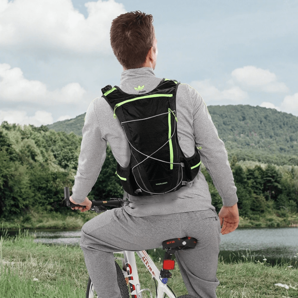 Breathable Hydration Backpack 8L with 1.5L Water Bladder for Running Cycling
